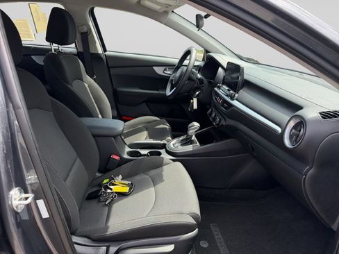 Certified 2023 Kia Forte LXS FWD image 17