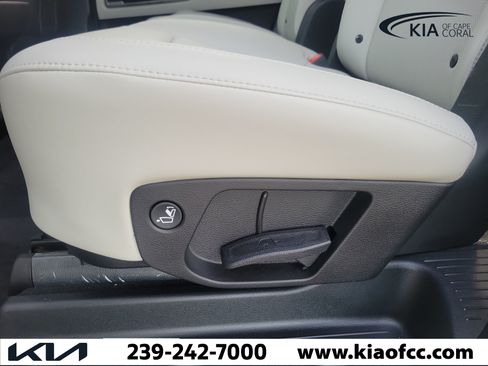 Certified 2025 Kia Telluride S FWD image 14