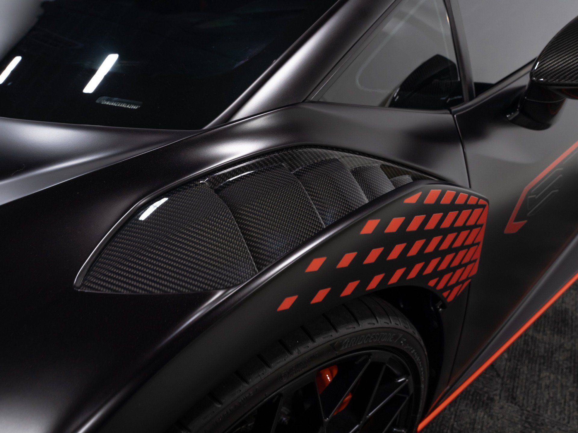 Used 2024 Lamborghini Huracan STO RWD image 24
