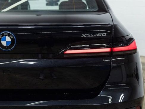 Used 2025 BMW i7 xDrive60 w/ Executive Package image 14