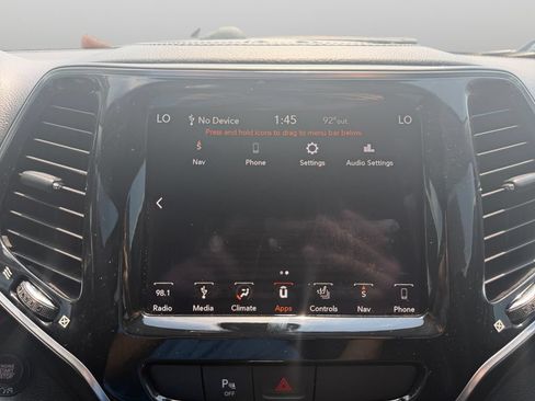 Used 2019 Jeep Cherokee Limited FWD image 28