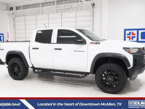Used 2023 Chevrolet Colorado Trail Boss w/ LPO, Dark Essentials Package AWD/4WD image 4