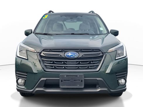 Used 2023 Subaru Forester Premium image 2