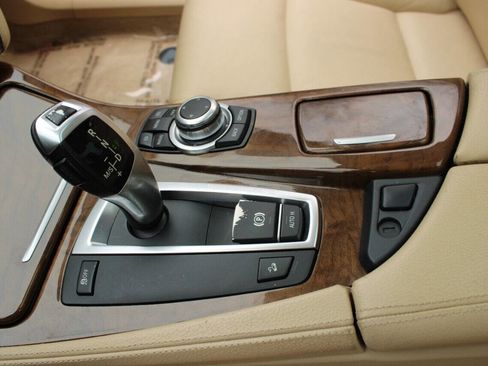 Used 2011 BMW 535i xDrive Sedan image 38