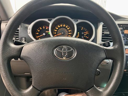 Used 2004 Toyota 4Runner SR5 AWD/4WD image 10