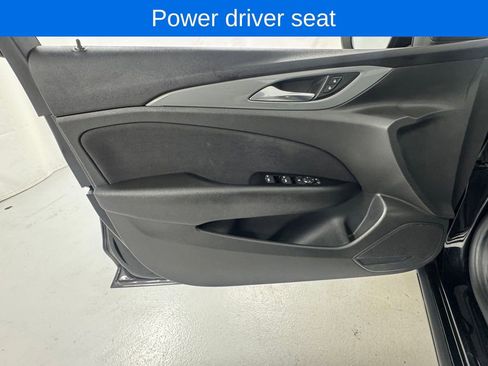 Used 2018 Buick Regal Preferred FWD image 15