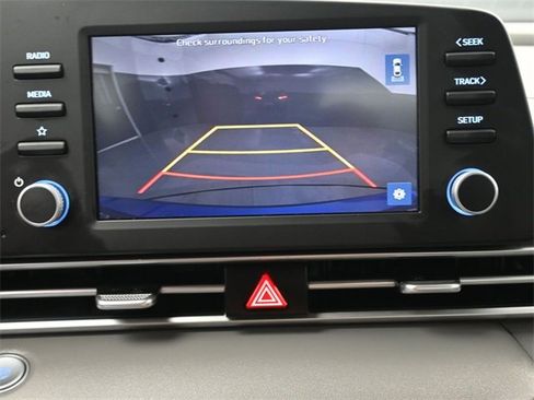 Used 2023 Hyundai Elantra SEL image 6