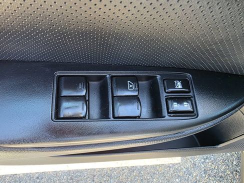 Used 2012 Subaru Outback 3.6R Limited w/ Moonroof Pkg AWD/4WD image 13