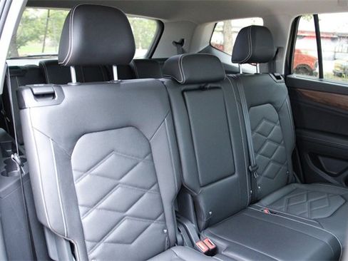 Certified 2025 Volkswagen Atlas SE image 33