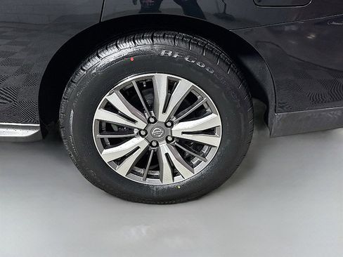 Used 2020 Nissan Pathfinder SV image 29