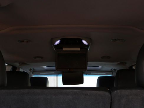 Used 2018 Chevrolet Suburban LT w/ Luxury Package image 39