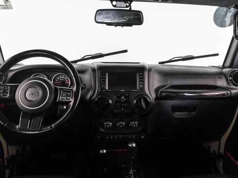 Used 2017 Jeep Wrangler Unlimited Rubicon AWD/4WD image 11