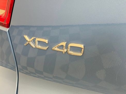 Used 2024 Volvo XC40 B5 Core AWD/4WD image 8