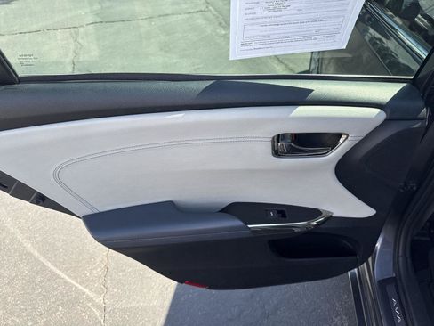 Used 2014 Toyota Avalon Limited w/ Technology Package FWD image 15