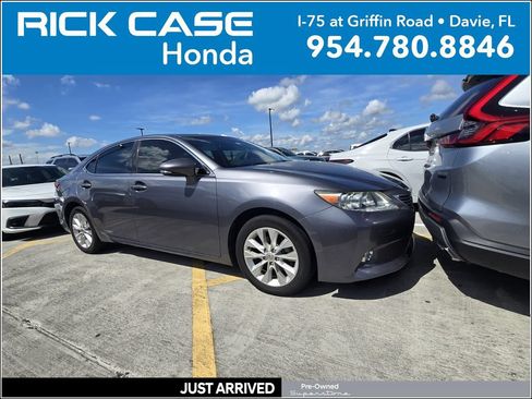 Used 2015 Lexus ES 300h w/ Premium Package w/Bamboo Trim FWD image 1