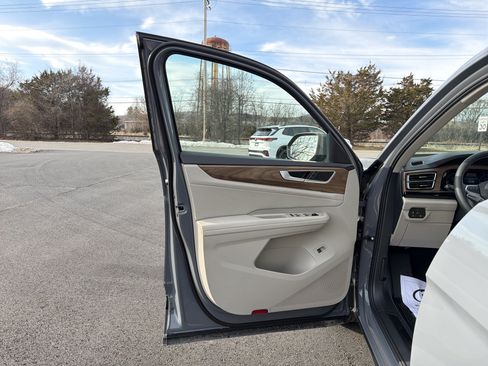 New 2026 Volkswagen Atlas SE image 11