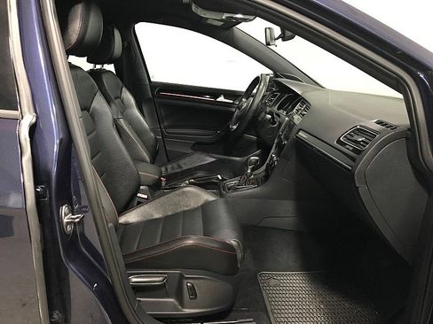 Used 2017 Volkswagen GTI SE image 13