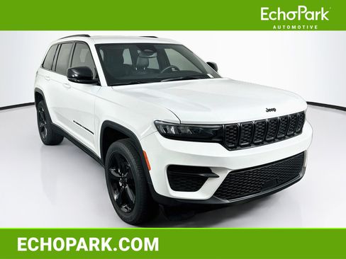 Used 2023 Jeep Grand Cherokee Altitude RWD image 1