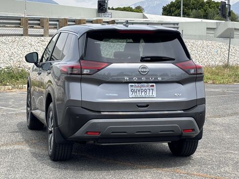 Used 2023 Nissan Rogue SV FWD image 4
