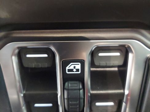 Used 2023 Jeep Wrangler Unlimited Rubicon w/ Cold Weather Group AWD/4WD image 21