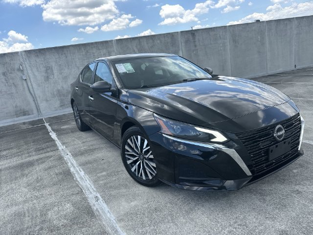 Used 2024 Nissan Altima 2.5 SV FWD image 14