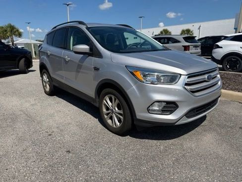 Used 2018 Ford Escape SE FWD image 1