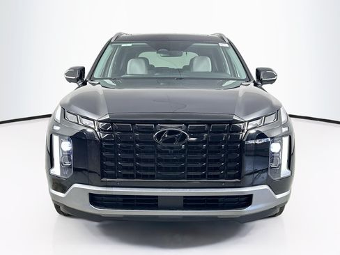 Used 2023 Hyundai Palisade SEL w/ Premium Package FWD image 2