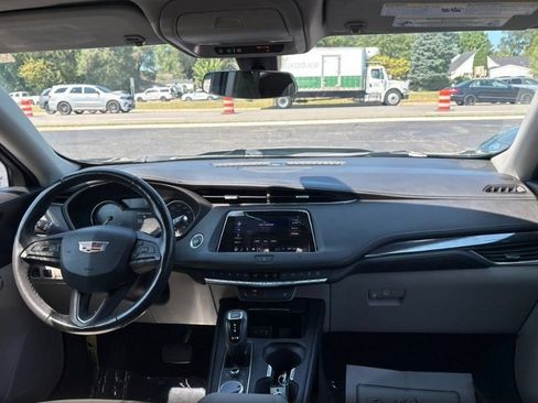 Used 2019 Cadillac XT4 Luxury w/ Cold Weather Package AWD/4WD image 15