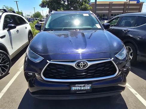 Used 2021 Toyota Highlander XLE AWD/4WD image 17