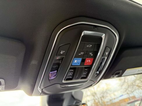 New 2025 Jeep Grand Cherokee Altitude AWD/4WD image 32