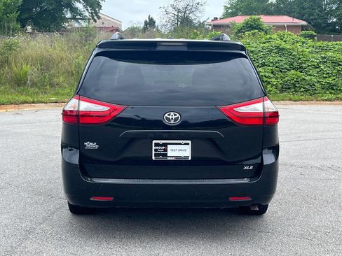Used 2016 Toyota Sienna XLE FWD image 8