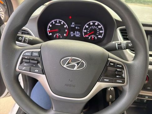 Certified 2022 Hyundai Accent SE image 6