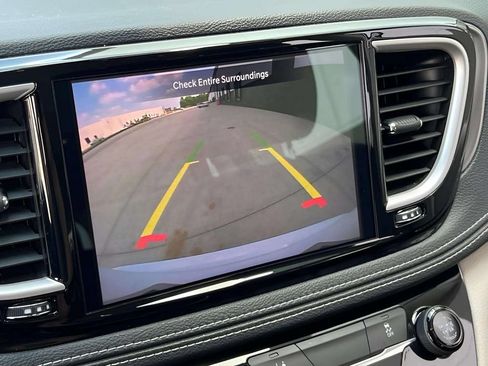 Used 2022 Chrysler Pacifica Touring-L FWD image 24