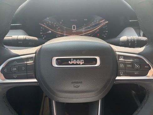 Used 2025 Jeep Compass Limited AWD/4WD image 7