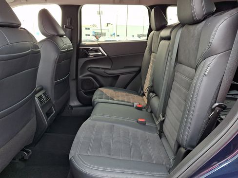 Used 2023 Mitsubishi Outlander SE AWD/4WD image 10