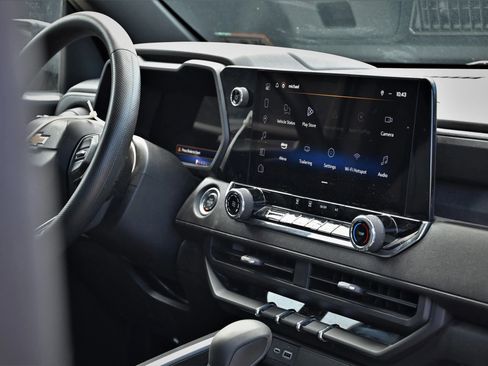 Used 2025 Chevrolet Colorado W/T image 10