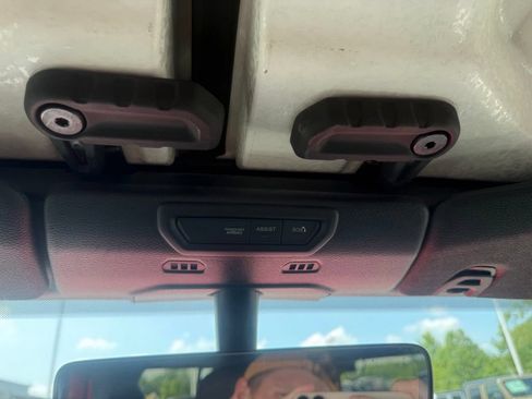 Used 2020 Jeep Wrangler Unlimited Sahara w/ Dual Top Group AWD/4WD image 29