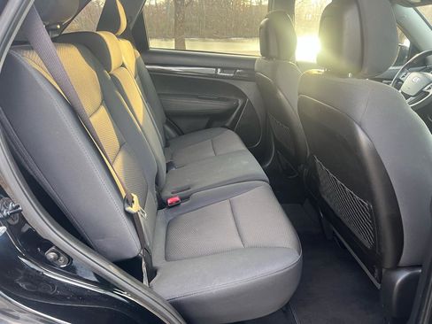 Used 2013 Kia Sorento LX w/ Convenience Pkg image 22