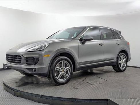 Used 2016 Porsche Cayenne AWD/4WD image 2