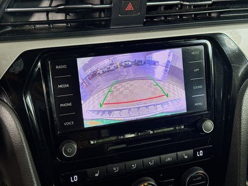 Used 2021 Volkswagen Passat 2.0T SE image 19