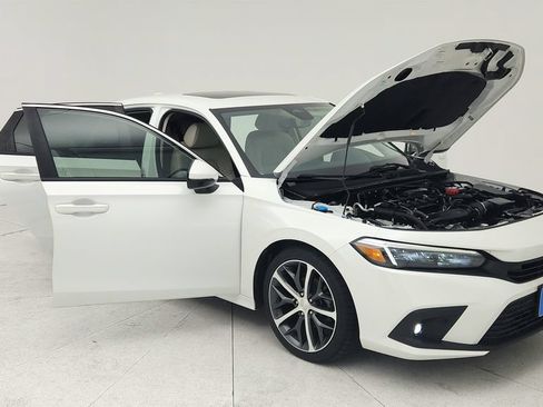 Used 2023 Honda Civic Touring image 9