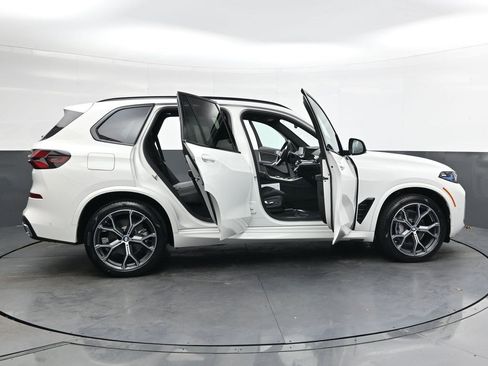 Used 2026 BMW X5 xDrive40i w/ M Sport Package AWD/4WD image 32