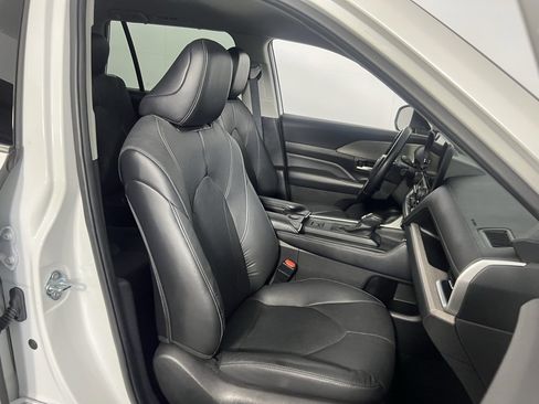 Used 2024 Toyota Grand Highlander Limited image 33