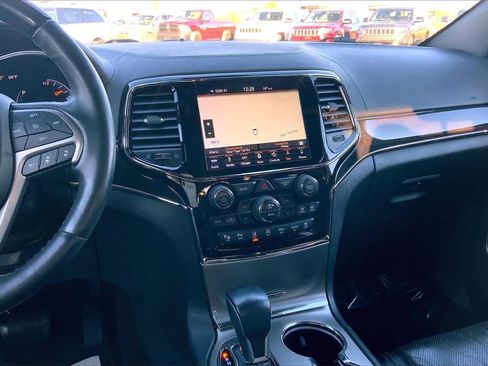 Used 2019 Jeep Grand Cherokee Overland image 11