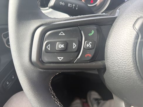 Used 2025 Jeep Wrangler Sport S image 19