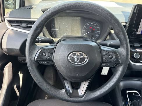 Used 2025 Toyota Corolla LE FWD image 13