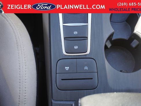 Used 2022 Ford Escape SE image 21