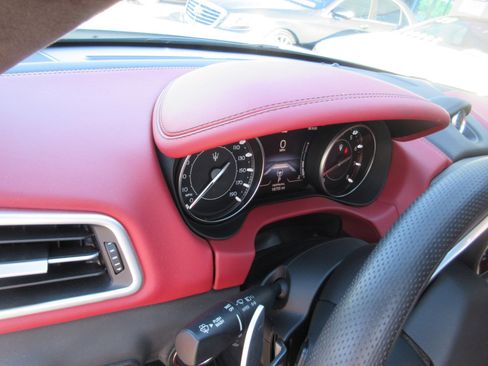 Used 2023 Maserati Ghibli Modena Q4 image 9