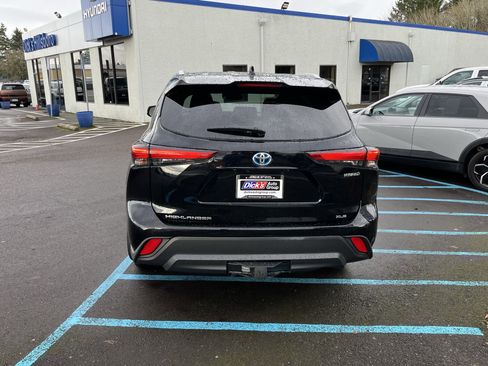 Used 2022 Toyota Highlander XLE image 4