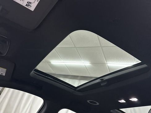 Used 2023 Chevrolet Traverse High Country image 23